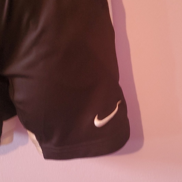 Nike high waisted shorts - Picture 2 of 9